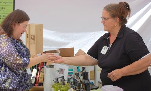 (Above: Westchase District Farmers Market vendors are happy to let your try samples.)